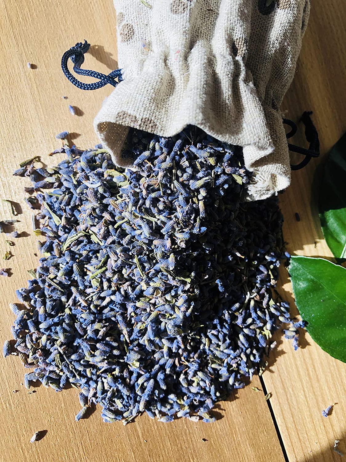 Lavande anglaise au centuple Lavandula angustifolia 200 graines - Lavande Vera, véritable lavande Heirloom, graines d'herbes non OGM, avec des fleurs parfumées et des feuilles rafraîchissantes 